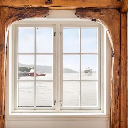 Lejlighed Large Seafront Penthouse With Four Bedrooms! *