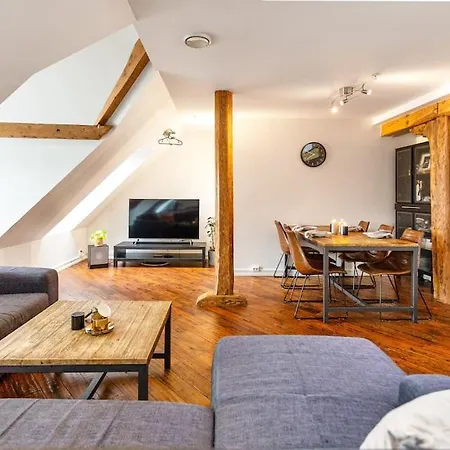 Lejlighed Large Seafront Penthouse With Four Bedrooms! *