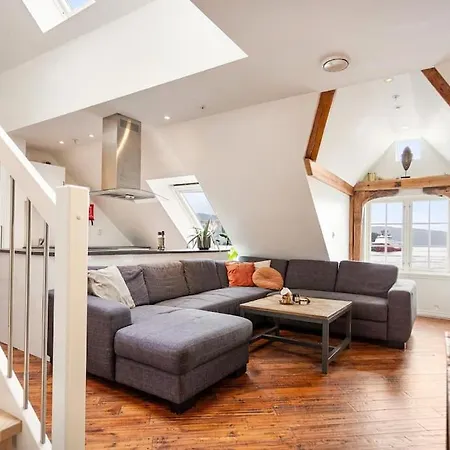 Large Seafront Penthouse With Four Bedrooms! *