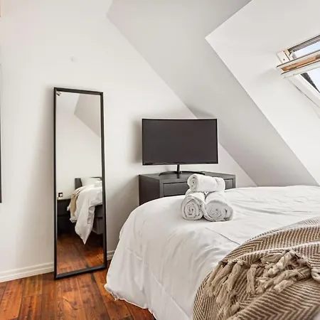 Large Seafront Penthouse With Four Bedrooms! Appartamento