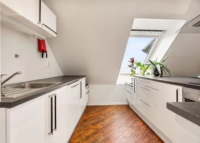 Large Seafront Penthouse With Four Bedrooms! Bergen