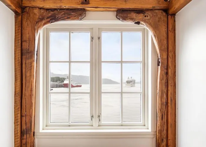 Leilighet Large Seafront Penthouse With Four Bedrooms! *