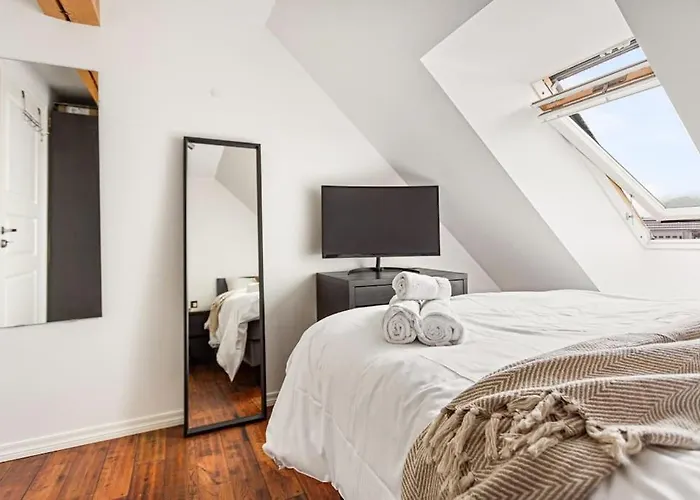 Large Seafront Penthouse With Four Bedrooms! Leilighet